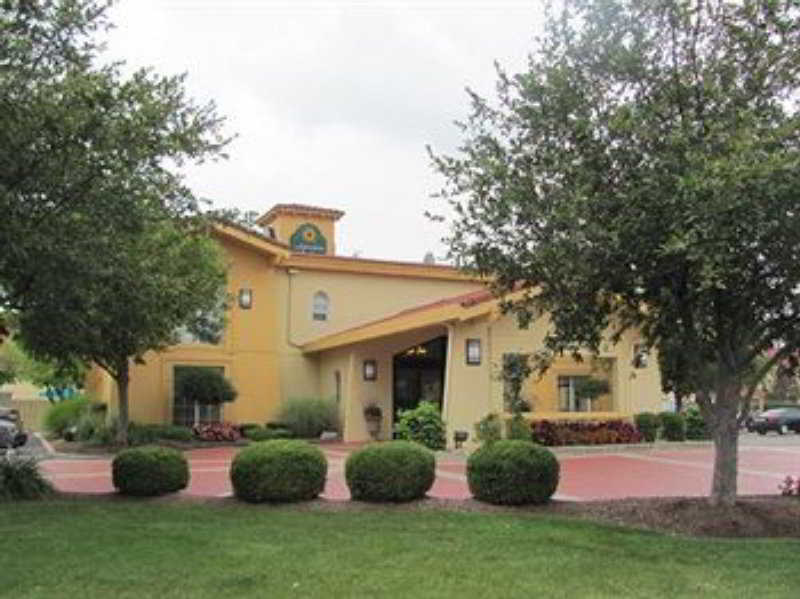 La Quinta Inn By Wyndham Indianapolis Airport Lynhurst Extérieur photo